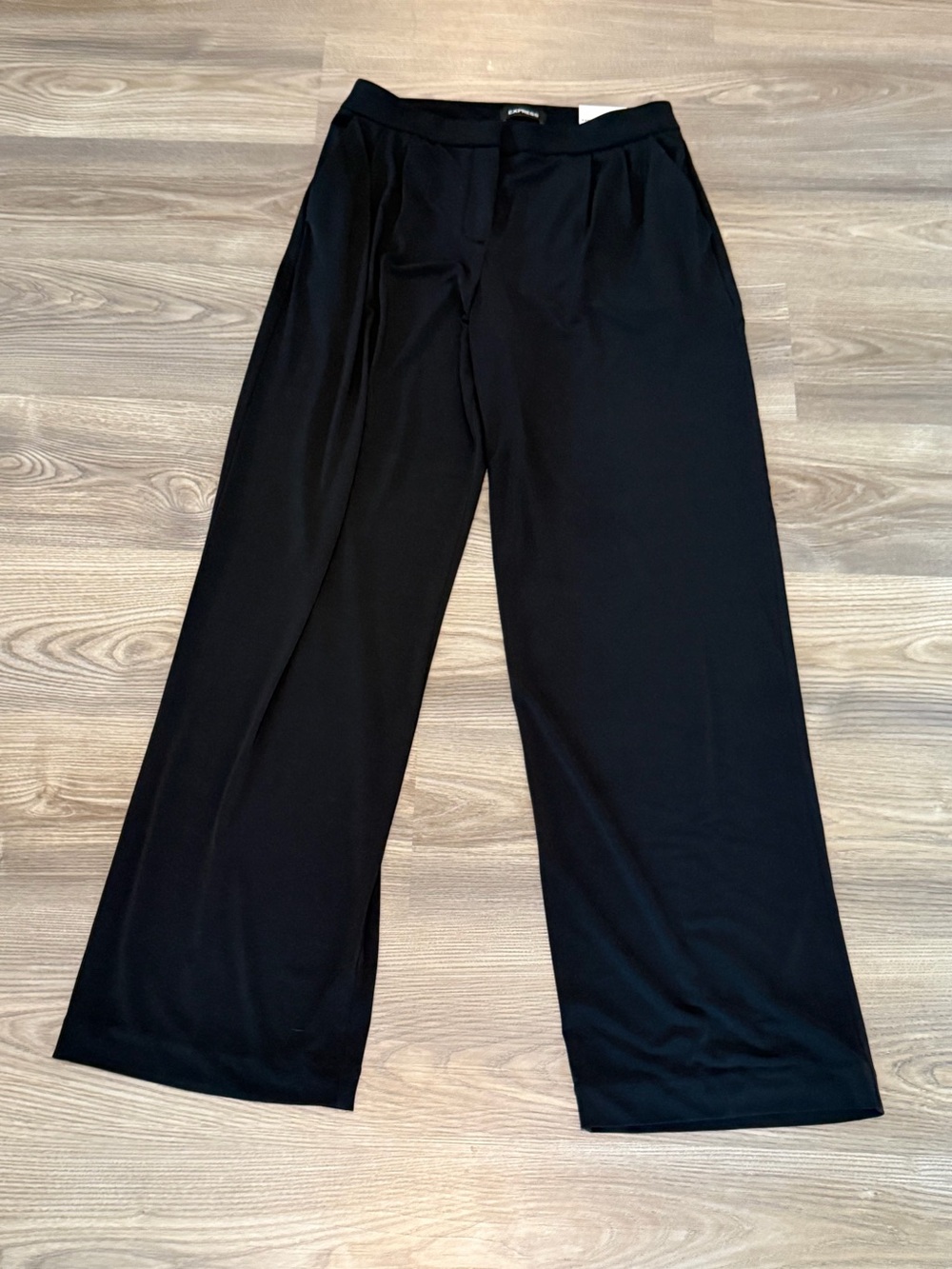 Express Black Wide Leg Mid Rise Pant Lightweight Pockets Women’s size 4 NWT